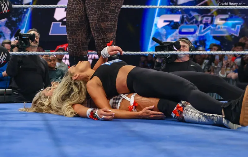 Trish Stratus photo 21 of 1611