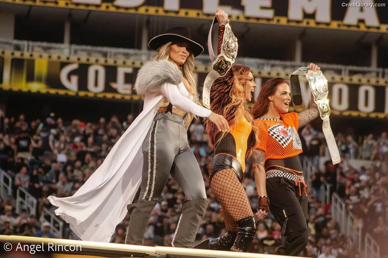 Trish Stratus photo 3 of 1611