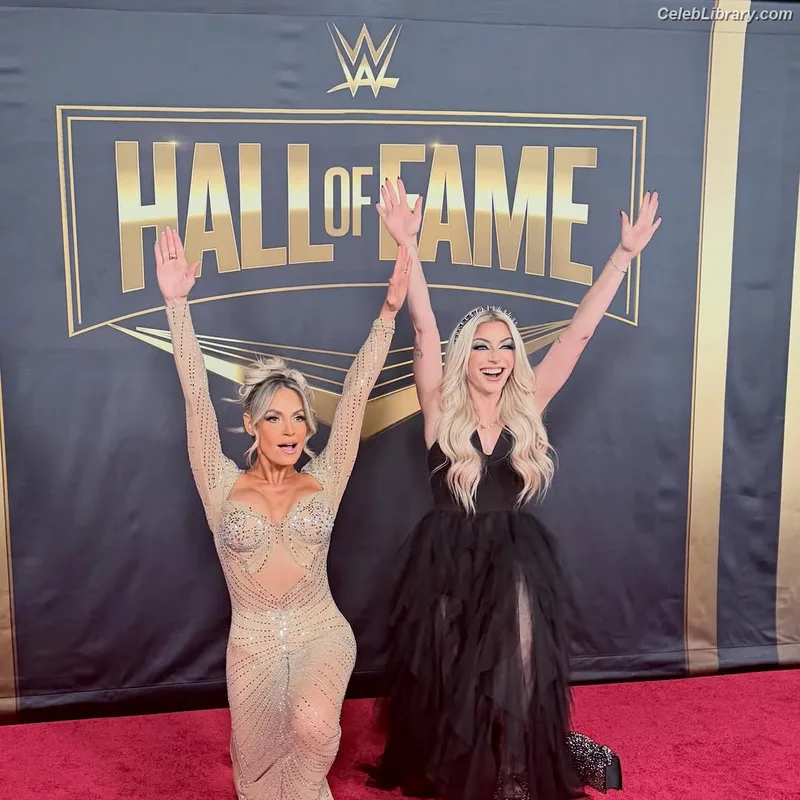 Trish Stratus photo 1 of 1611
