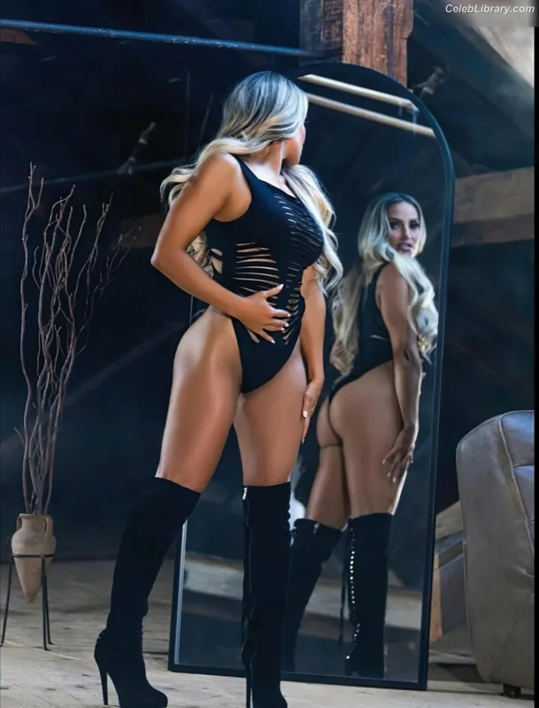 Trish Stratus photo 15 of 1611