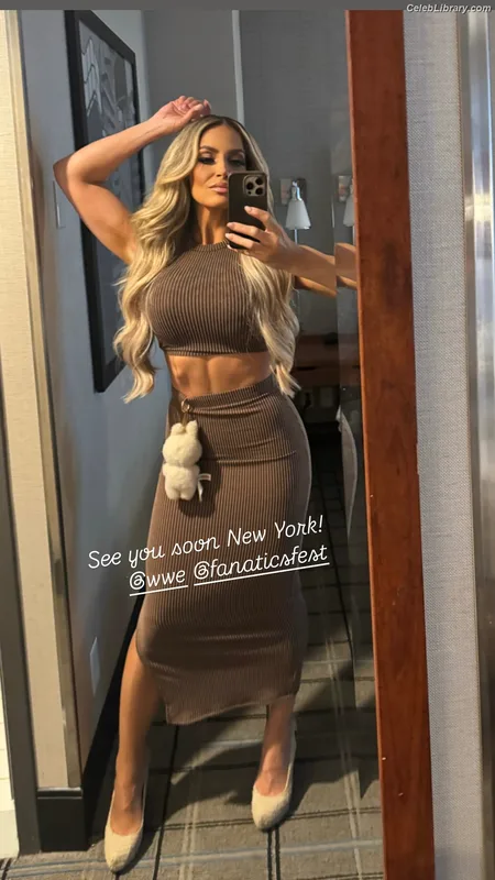 Trish Stratus photo 21 of 1611