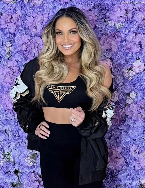 Trish Stratus photo 1 of 1611