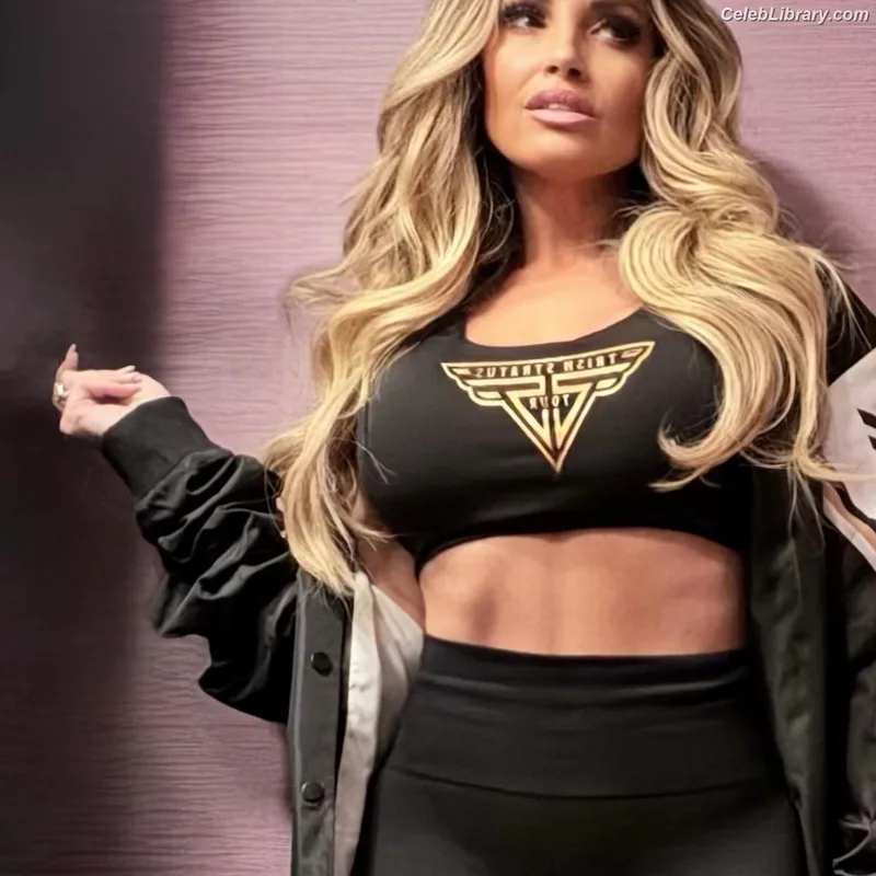 Trish Stratus photo 3 of 1611