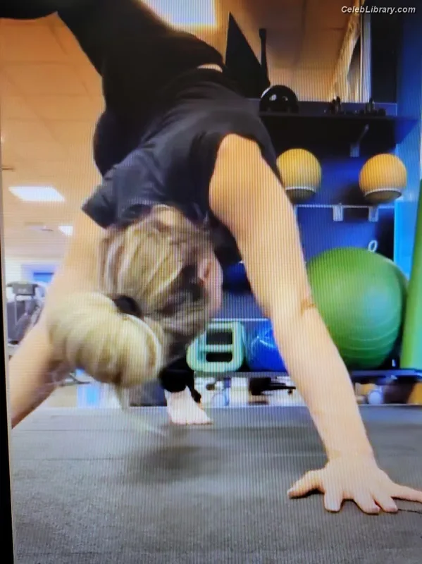 Trish Stratus photo 13 of 1611