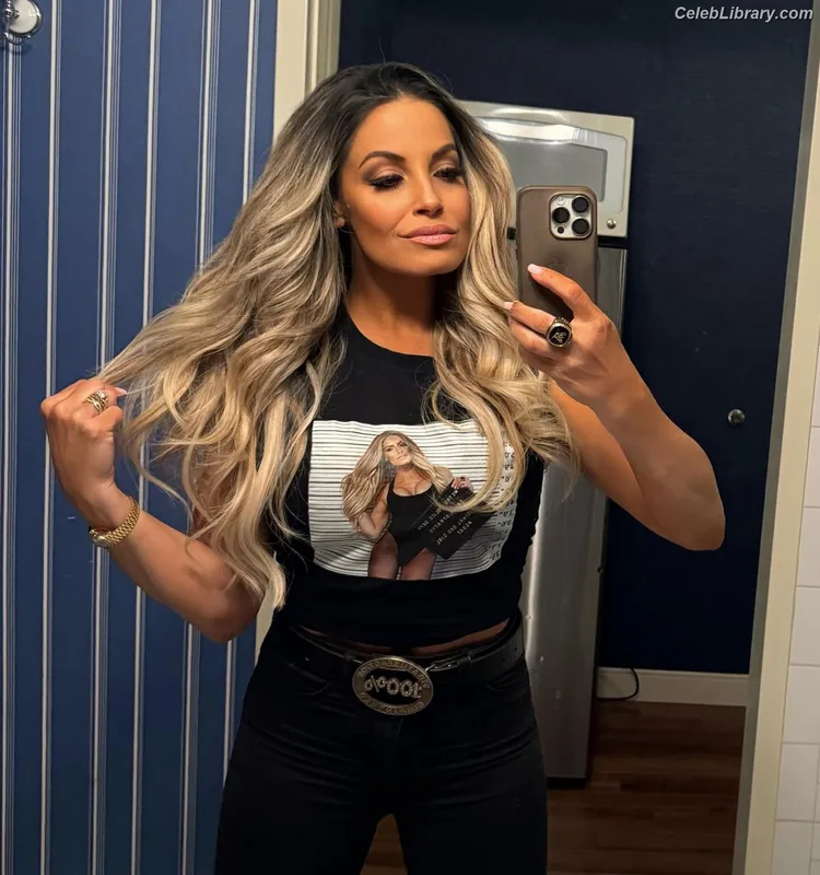 Trish Stratus photo 4 of 1611