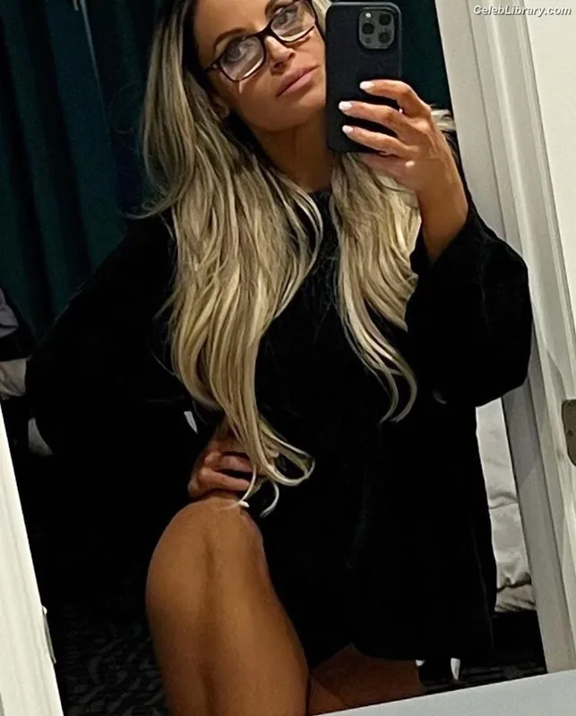 Trish Stratus photo 4 of 1611
