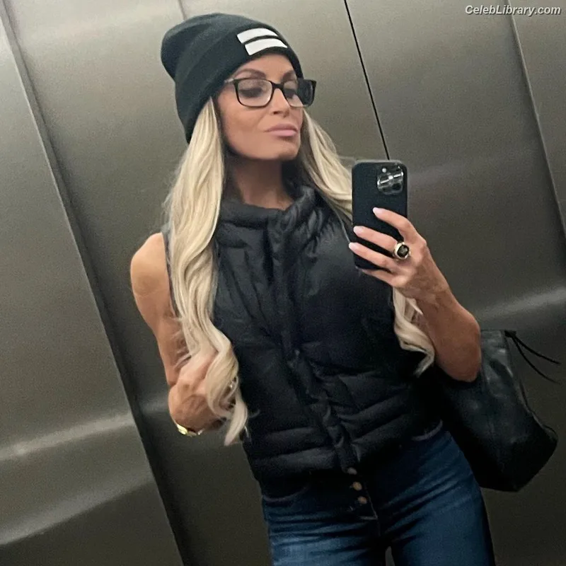Trish Stratus photo 3 of 1611