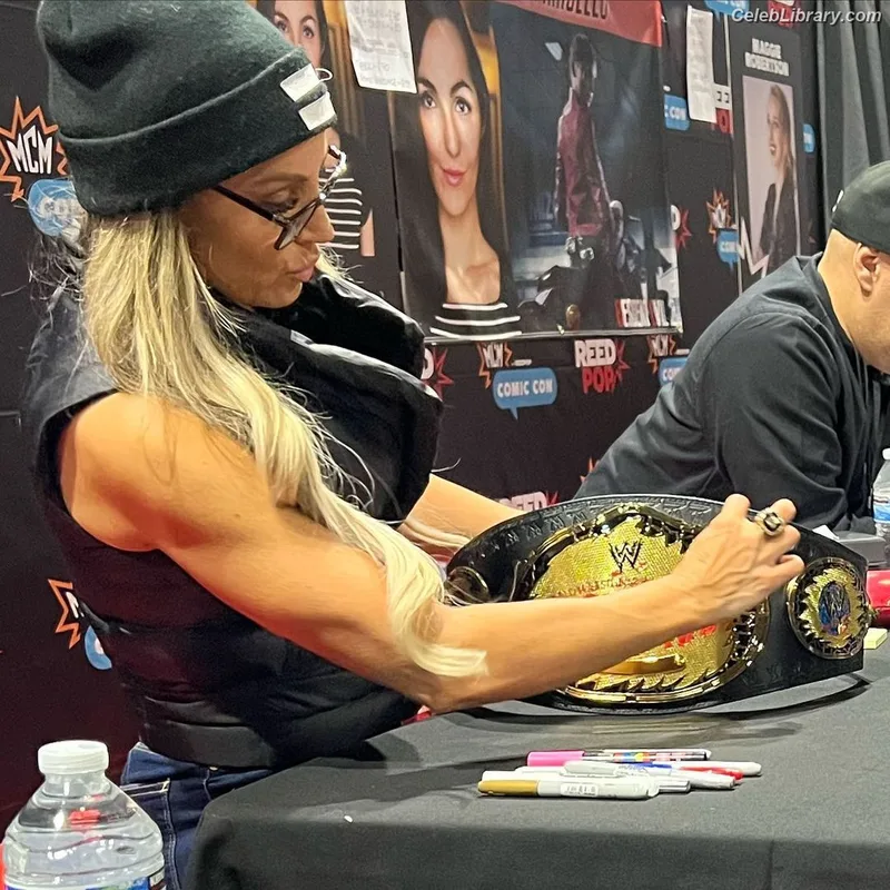 Trish Stratus photo 4 of 1611