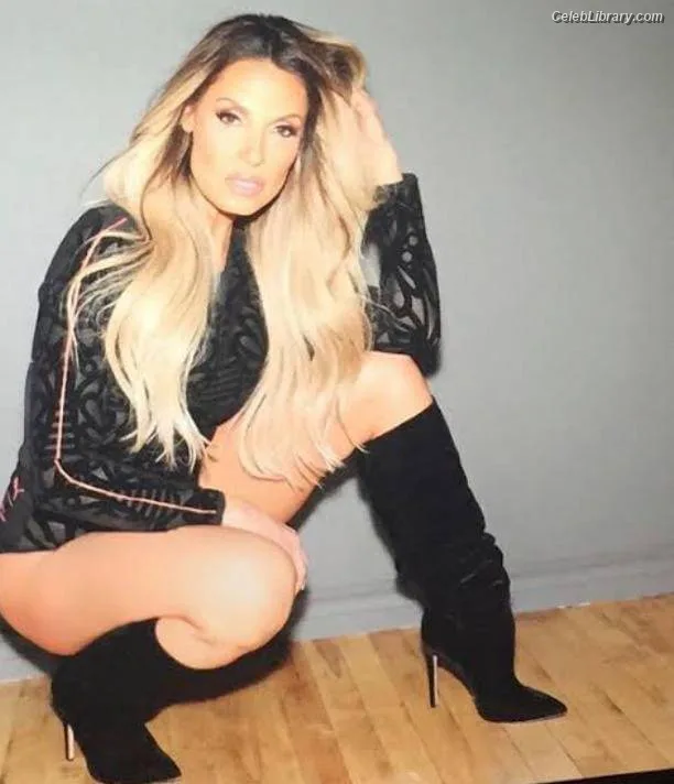 Trish Stratus photo 17 of 1611