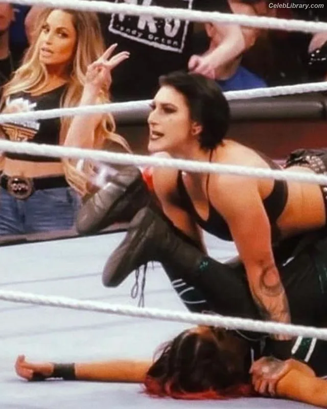 Trish Stratus photo 8 of 1611