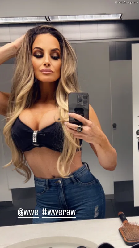 Trish Stratus photo 10 of 1611