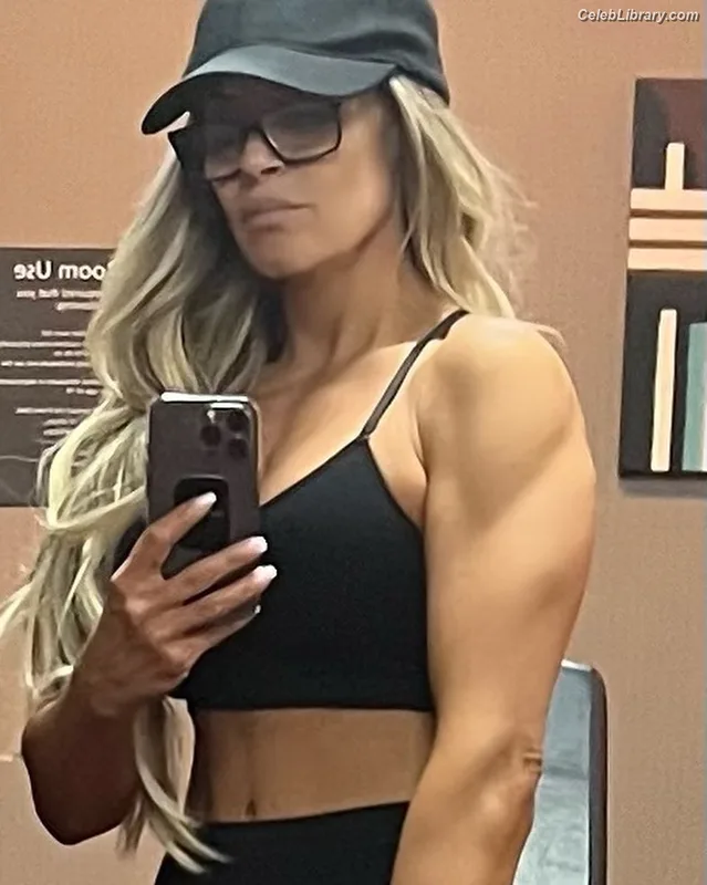 Trish Stratus photo 17 of 1611