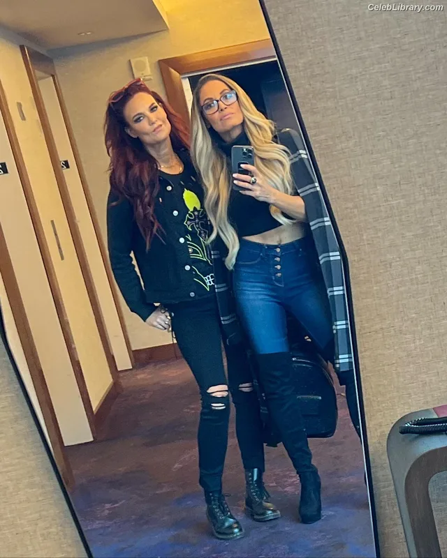 Trish Stratus photo 19 of 1611