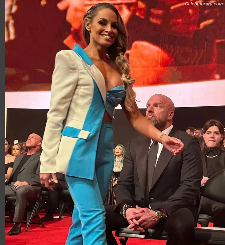 Trish Stratus photo 11 of 1611