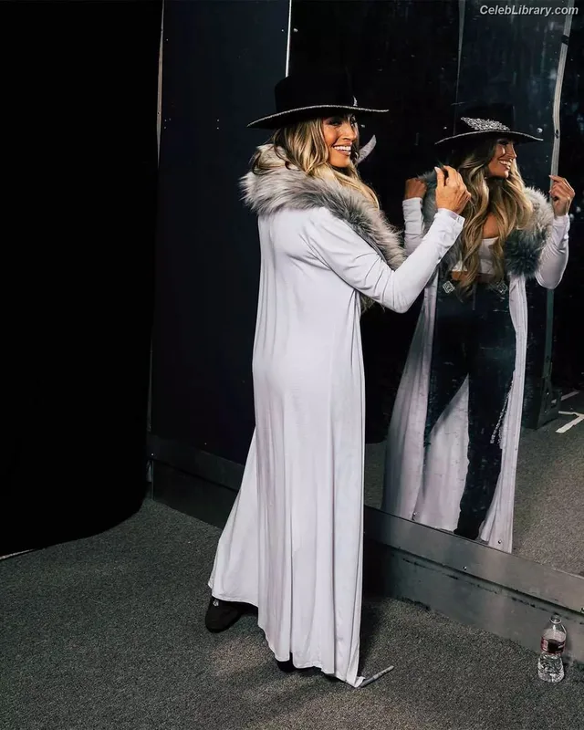Trish Stratus photo 13 of 1611