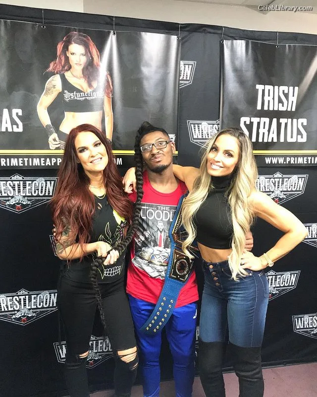 Trish Stratus photo 16 of 1611