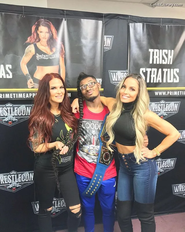 Trish Stratus photo 18 of 1611