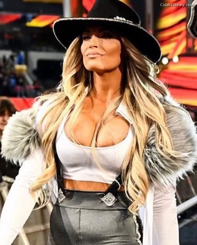 Trish Stratus photo 20 of 1611