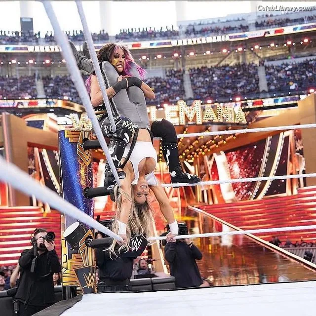 Trish Stratus photo 21 of 1611