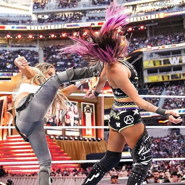 Trish Stratus photo 5 of 1611