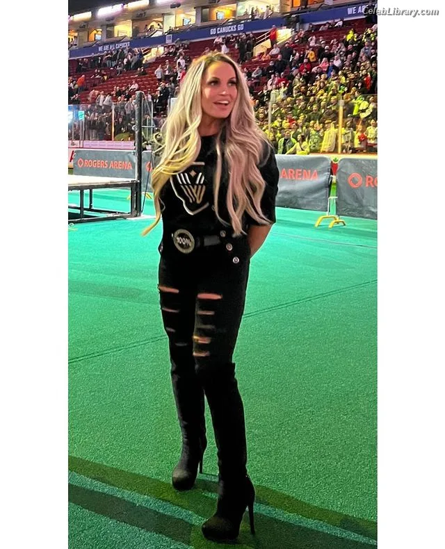 Trish Stratus photo 5 of 1611