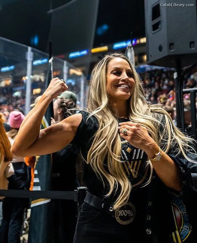 Trish Stratus photo 7 of 1611