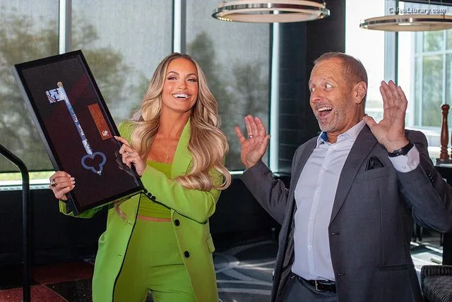 Trish Stratus photo 9 of 1611