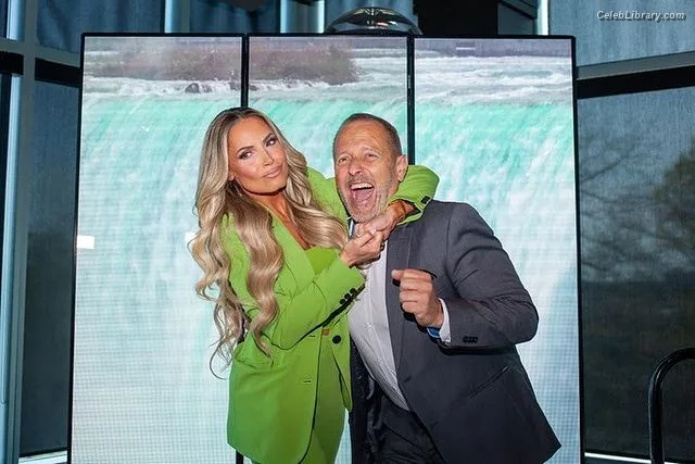 Trish Stratus photo 11 of 1611