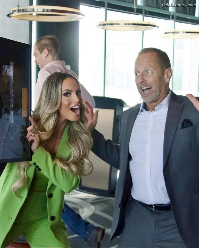 Trish Stratus photo 19 of 1611