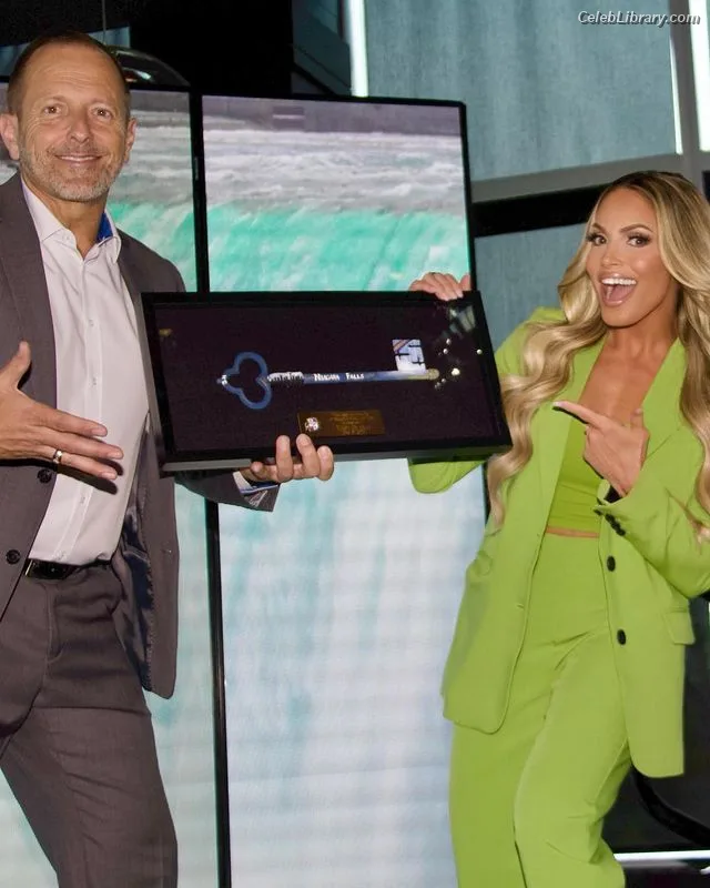 Trish Stratus photo 23 of 1611