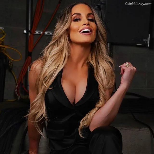 Trish Stratus photo 4 of 1611