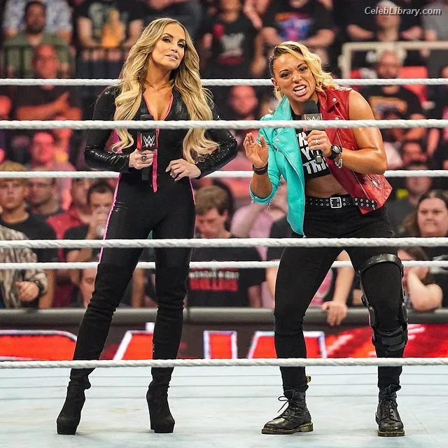 Trish Stratus photo 24 of 1611