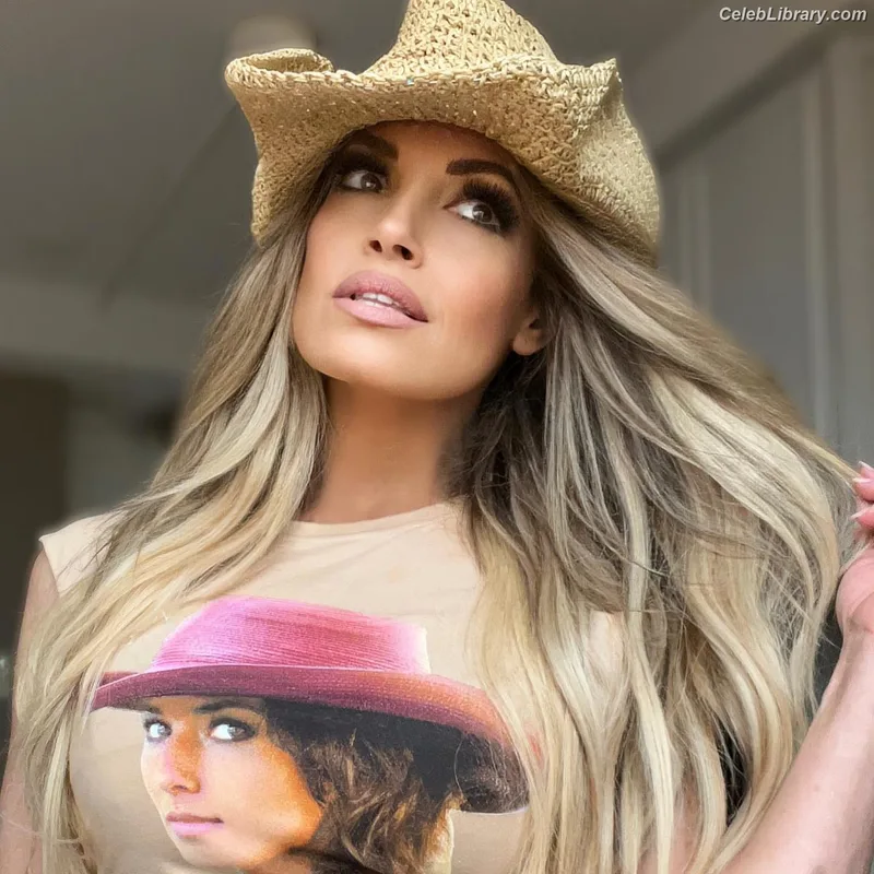 Trish Stratus photo 10 of 1611