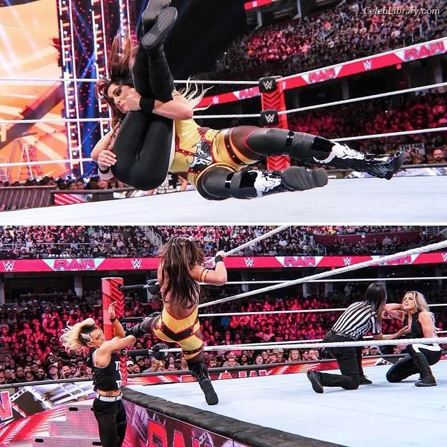 Trish Stratus photo 13 of 1611
