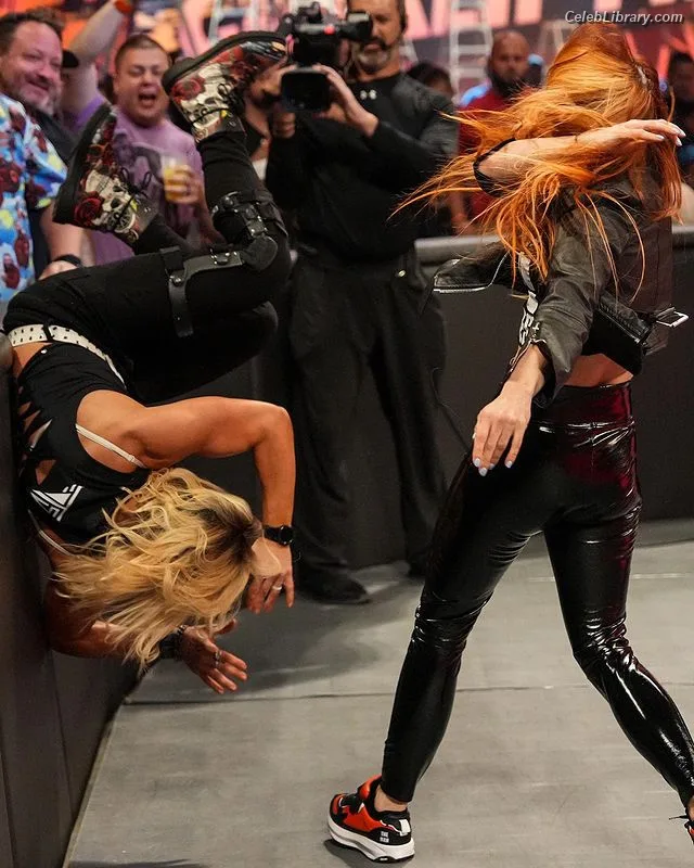 Trish Stratus photo 2 of 1611