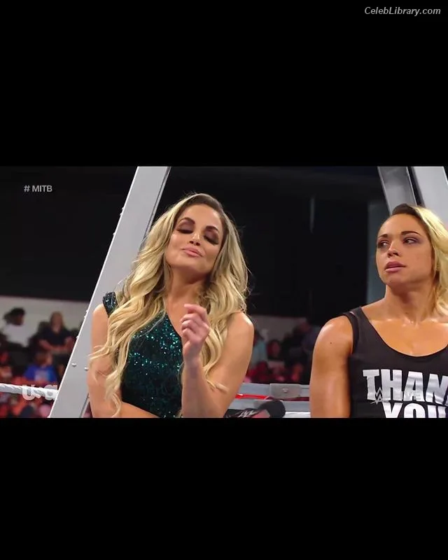Trish Stratus photo 4 of 1611