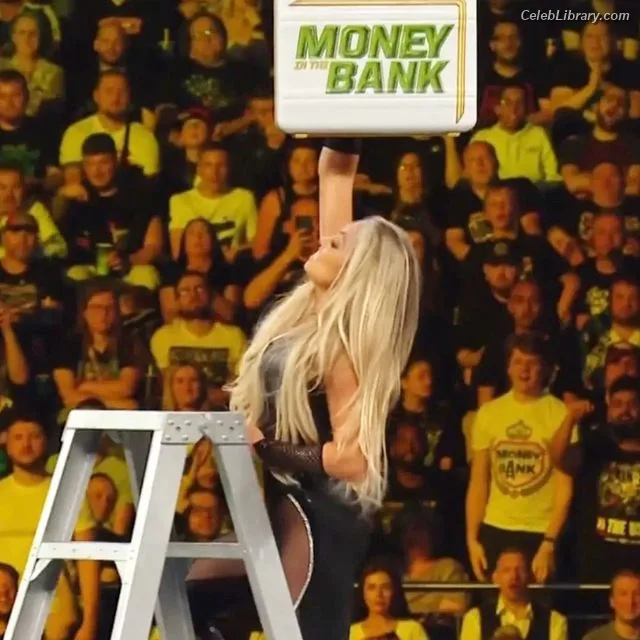 Trish Stratus photo 16 of 1611
