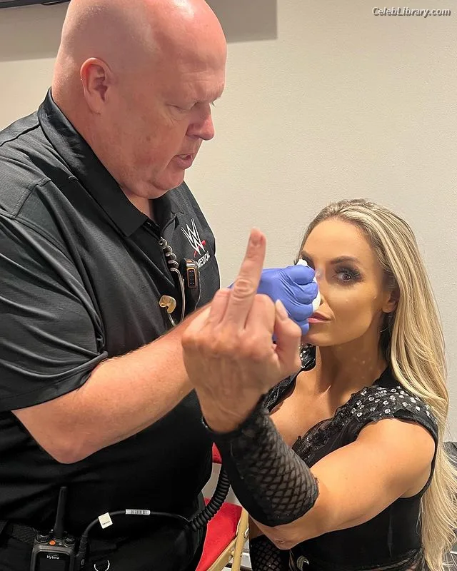 Trish Stratus photo 17 of 1611