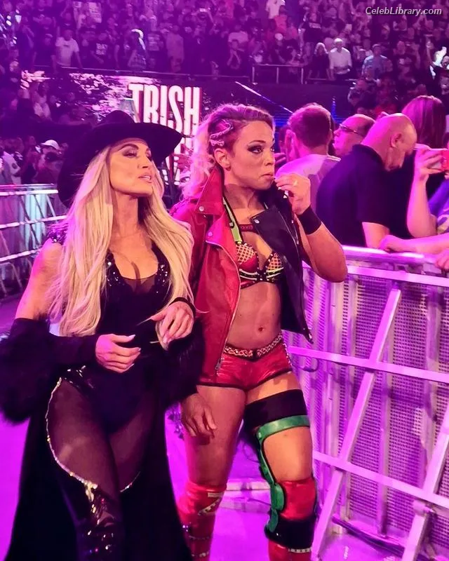 Trish Stratus photo 19 of 1611