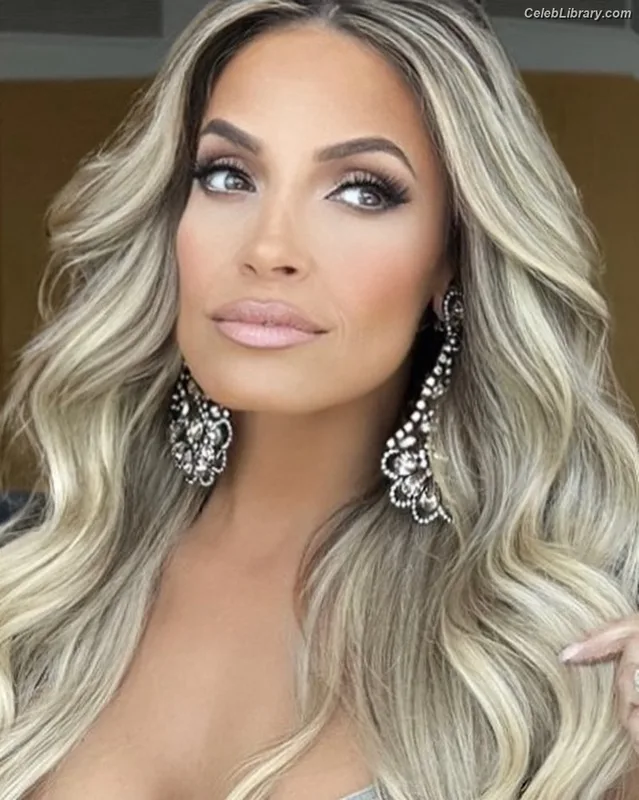 Trish Stratus photo 22 of 1611