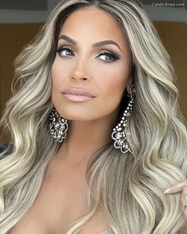 Trish Stratus photo 1 of 1611
