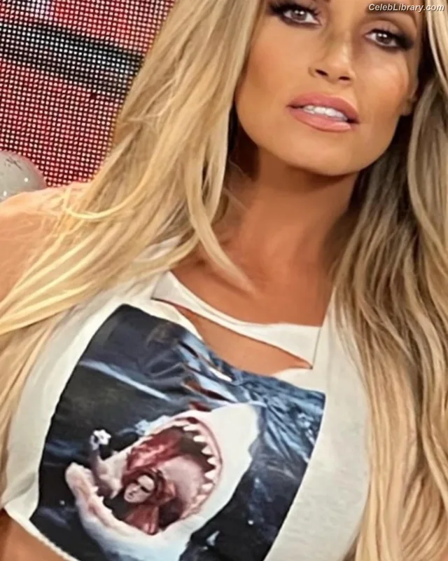 Trish Stratus photo 8 of 1611