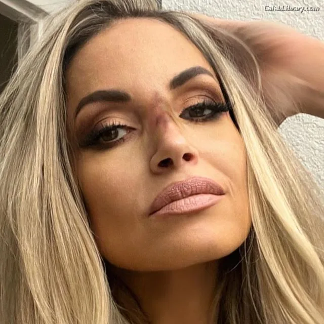 Trish Stratus photo 10 of 1611