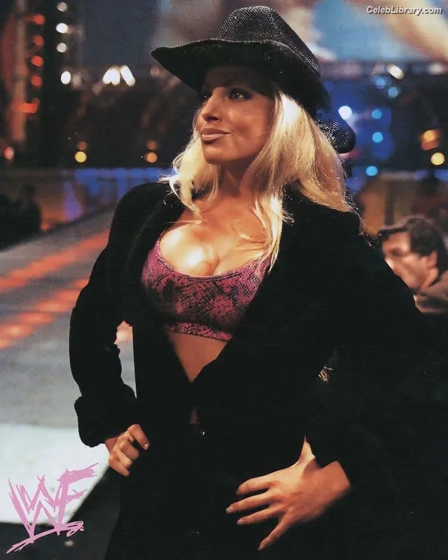 Trish Stratus photo 3 of 1611