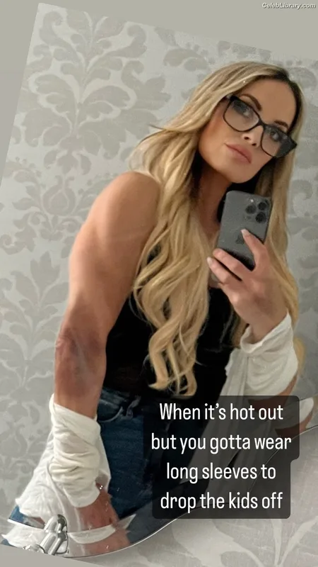 Trish Stratus photo 5 of 1611