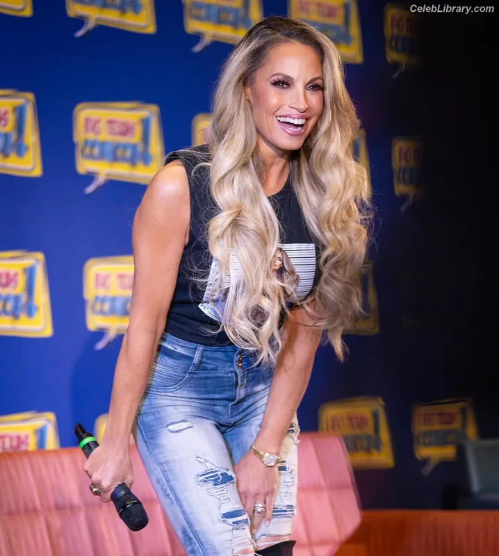 Trish Stratus photo 13 of 1611
