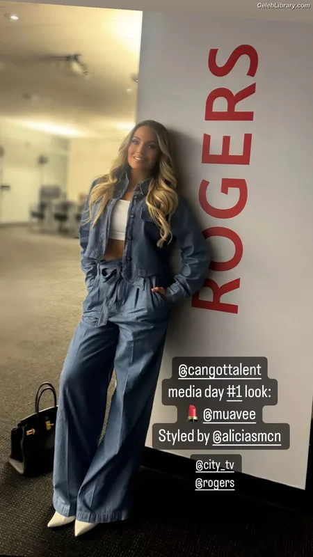 Trish Stratus photo 23 of 1611
