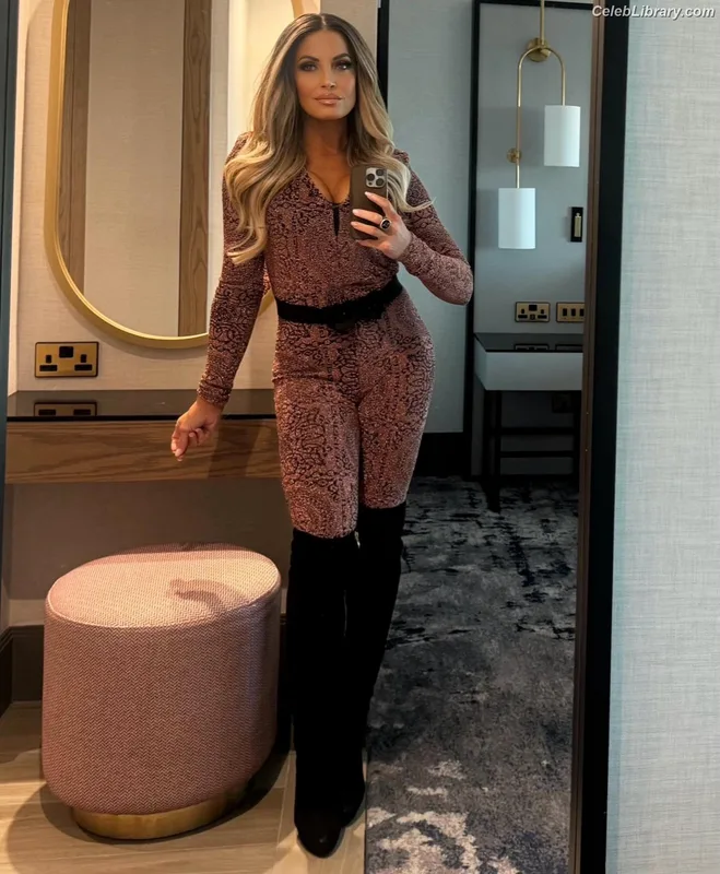 Trish Stratus photo 1 of 1611