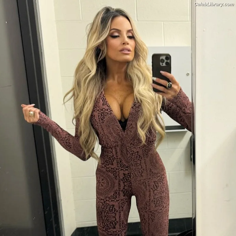 Trish Stratus photo 3 of 1611