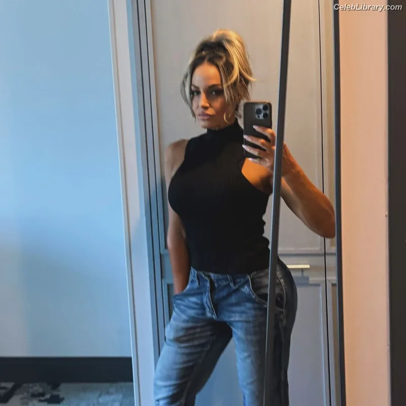 Trish Stratus photo 8 of 1611